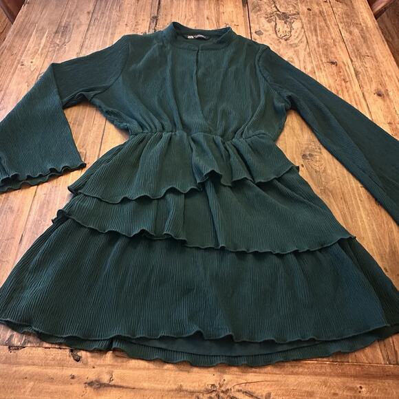 Zara Bell Sleeve Mini Tiered Ruffle Dress Size Small Ribbed Green V Neck - Picture 6 of 13